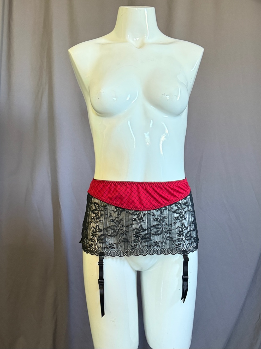 Frederick's of Hollywood Red Waistband Black Lace Mini Garter Skirt